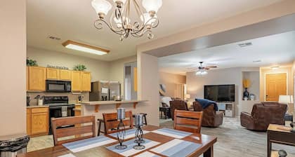 Large 3 Bedroom Home On Golf Course W/ Pool