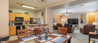Large 3 Bedroom Home On Golf Course W/ Pool