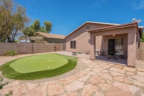 Property grounds - Large 3 Bedroom Home On Golf Course W/ Pool (San Tan Valley)