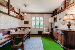 المنشأة من الداخل