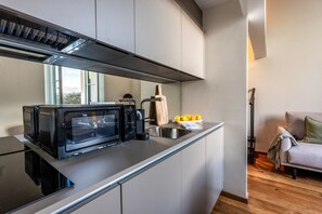 Fridge, microwave, stovetop, coffee/tea maker