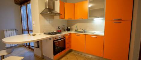 Microwave, oven, dishwasher, coffee/tea maker