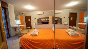 1 chambre, fer et planche Ă repasser, Wi-Fi, draps fournis