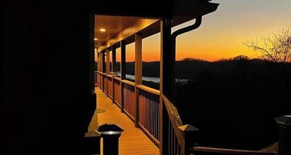 Hilltop Cabin with River View!