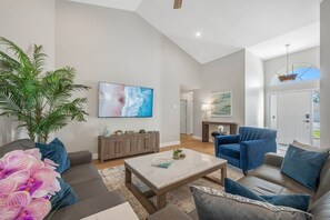 Smart TV - Families-private heated pool & hot tub-pickle ball (Naples)