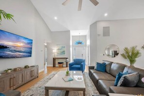 Smart TV - Families-private heated pool & hot tub-pickle ball (Naples)