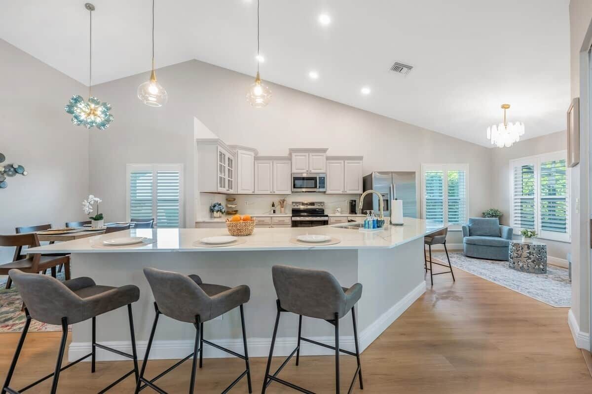 ثلاجة، ميكروويف، فرن، موقد طهي مسطح