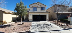 Exterior - 2 Сomfortable Rooms in a Cozy 4-bedroom House (Las Vegas)