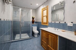 Hårtork och handdukar