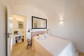 3 bedrooms, in-room safe, iron/ironing board, WiFi