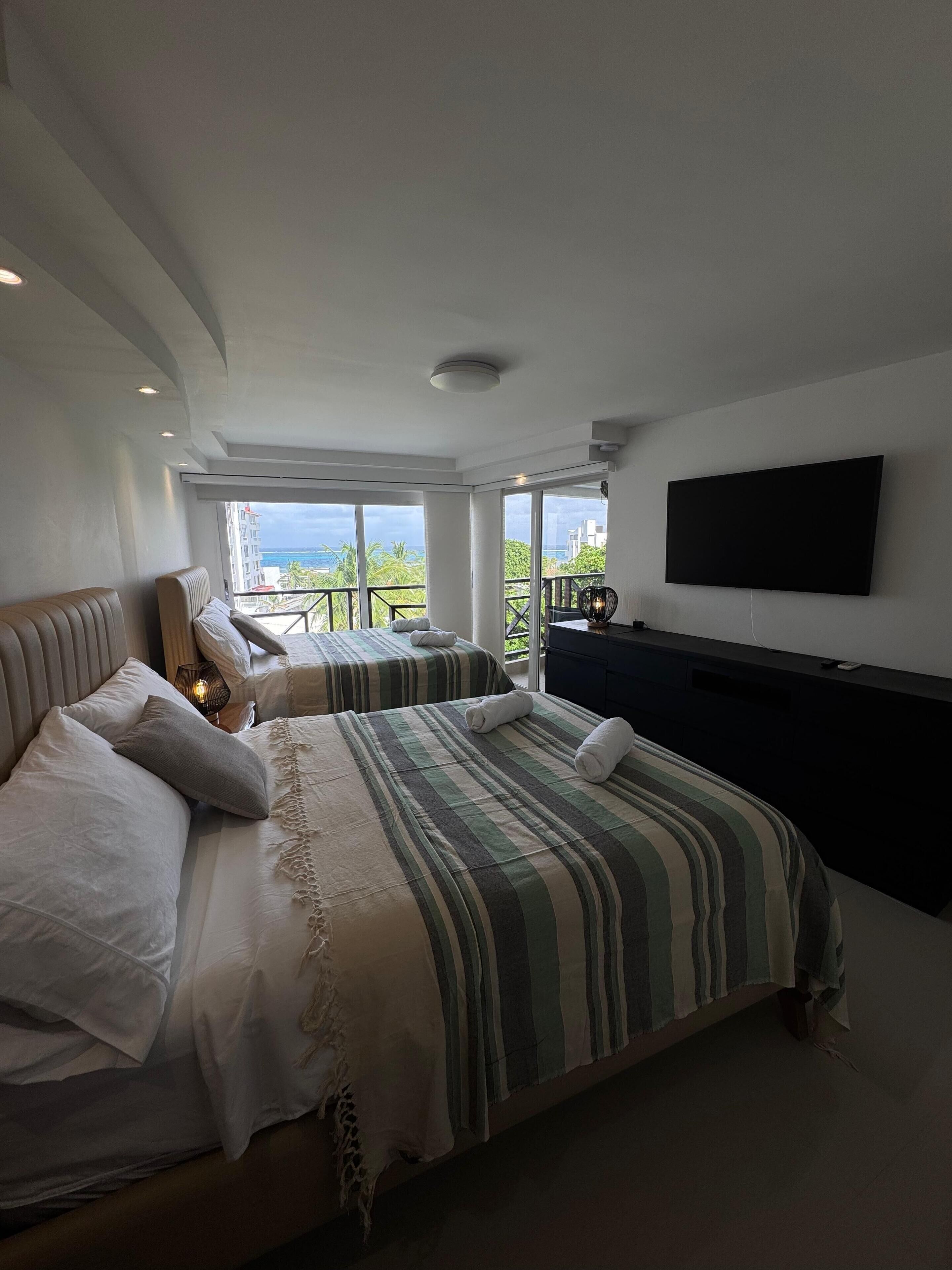 2 عدّة غرف نوم وواي فاي وملاءات أسرّة