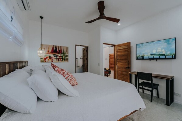 3 habitaciones, escritorio, tabla de planchar con plancha y wifi