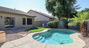 Pool - 3-bedroom house with TVs, grill, private pool and WiFi in wonderful Avondale (Avondale)