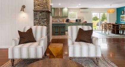 Hot tub-Sauna-Game Room-Fire pit-Close to Acadia/Bar Harbor!
