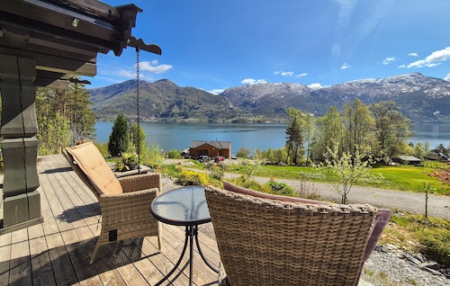 4 bedroom stunning home in Tørvikbygd