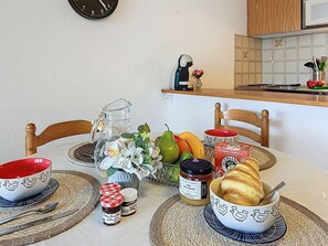 Dining - Le Lagon Bleu by Interhome (Le Grau du Roi)