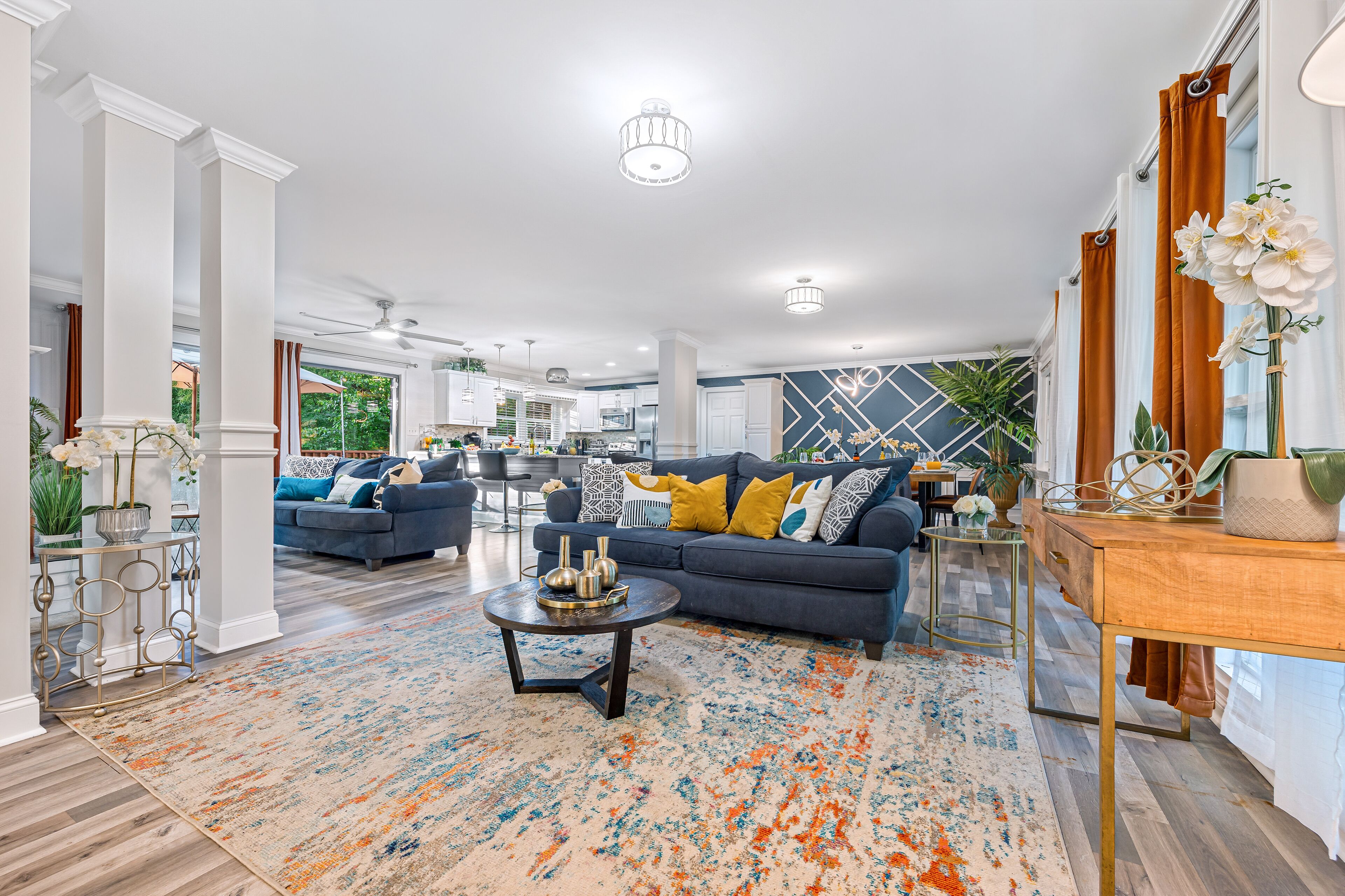 Älytelevisio, videopelejä, pöytätennispöytä, stereot