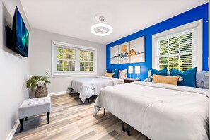 5 habitaciones, escritorio y tabla de planchar con plancha 
