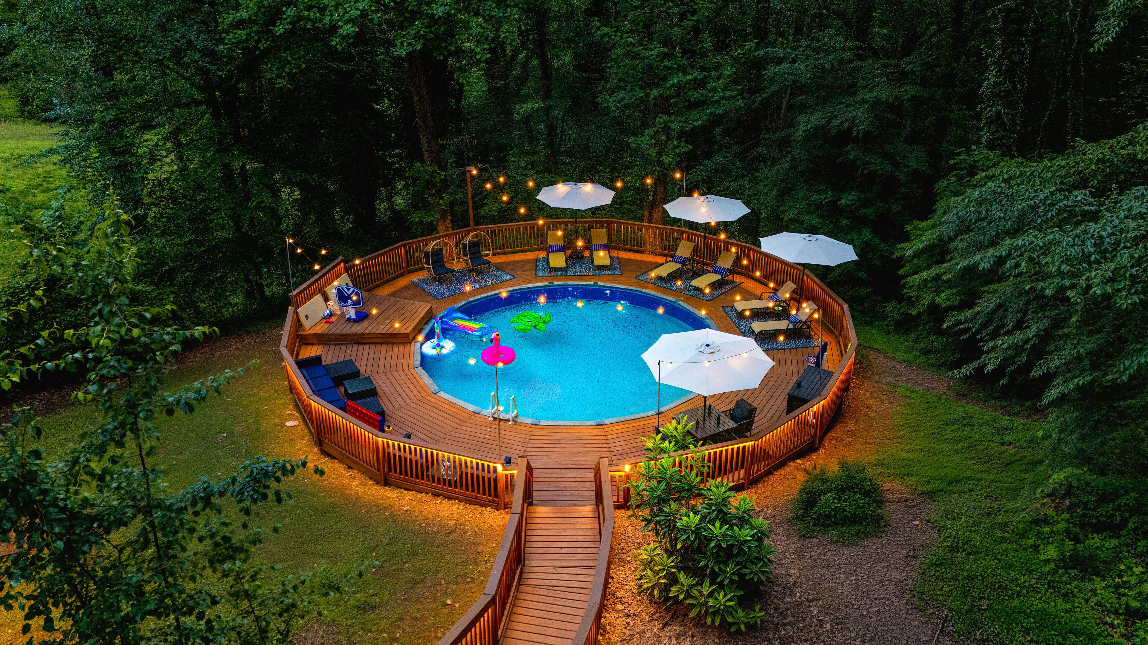 Outdoor pool, a heated pool