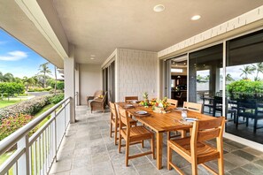 Outdoor dining - 🏖️Mauna Lani 3BR Home | Beach Club + Gated Community (Kamuela)