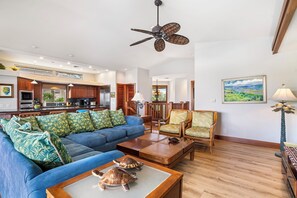 TV, books - 🏖️Mauna Lani 3BR Home | Beach Club + Gated Community (Kamuela)