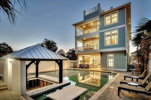 Unclassified image, 3 of 17, button