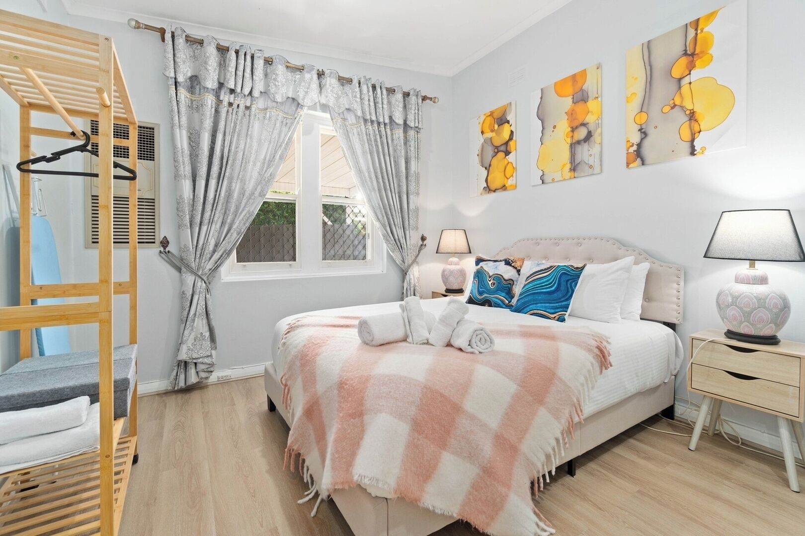 2 chambres, fer et planche à repasser, Wi-Fi, draps fournis