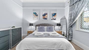3 chambres, fer et planche à repasser, Wi-Fi, draps fournis