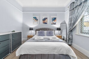 3 bedrooms, iron/ironing board, WiFi, bed sheets