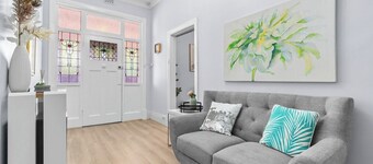 Stylish 3BR Retreat | Walk to Shops and 12min to CBD