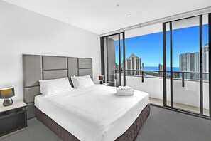 3 habitaciones, tabla de planchar con plancha, wifi y ropa de cama 