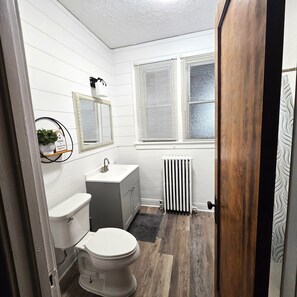 Towels, toilet paper - Urban Roots — Mins from Cedar Point.  (Sandusky)