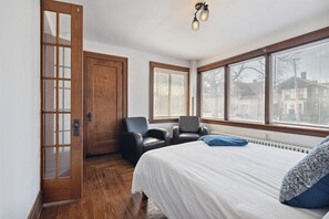 5 bedrooms, WiFi, bed sheets - Urban Roots — Mins from Cedar Point.  (Sandusky)