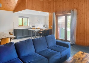TV - Classic Lakeview Lodge 6 (Ancaster)