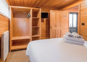 Unclassified image, 3 of 10, button - 1 bedroom accommodation in Ely (Ely)