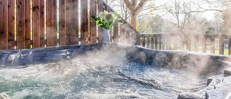 Outdoor spa tub