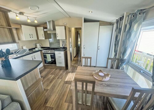 This stunning holiday home with a double bedroom and en suite W.