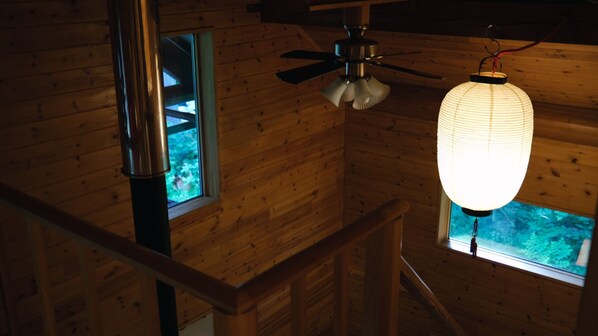 Sistema de insonorización, tabla de planchar con plancha y wifi gratis 