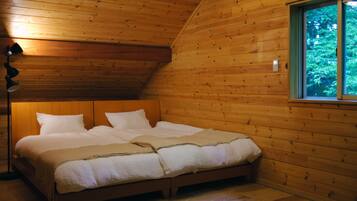 Cottage, 2 Twin Beds, Balcony, Mountainside | Soundproofing, iron/ironing board, free WiFi, bed sheets