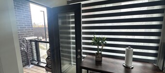 Bright 2Bedroom Townhome in South Richmond Hill, Convenient location.