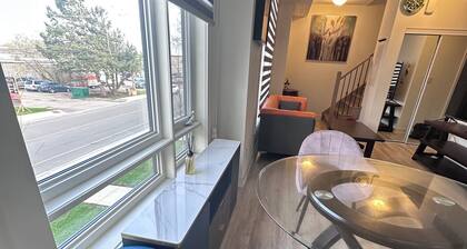 Bright 2Bedroom Townhome in South Richmond Hill, Convenient location.
