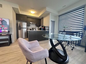 Interior - Bright 2Bedroom Townhome in South Richmond Hill, Convenient location. (Richmond Hill)