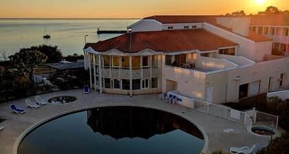 Wohnung mit Meerblick und privatem Pool