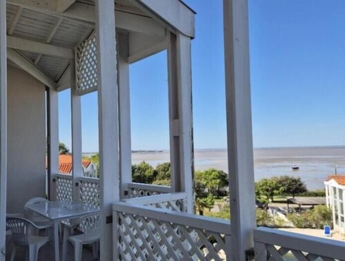 Apartment with sea view and private pool