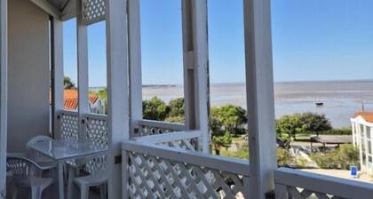 Apartment with sea view and private pool