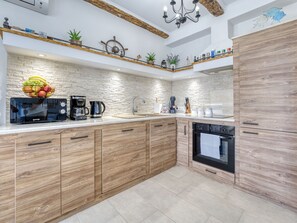 Private kitchen - Old Queen by Interhome (Kraljevica)