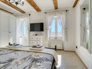 Room - Old Queen by Interhome (Kraljevica)