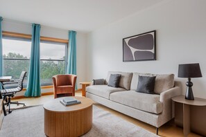 Télévision, chaîne hi-fi