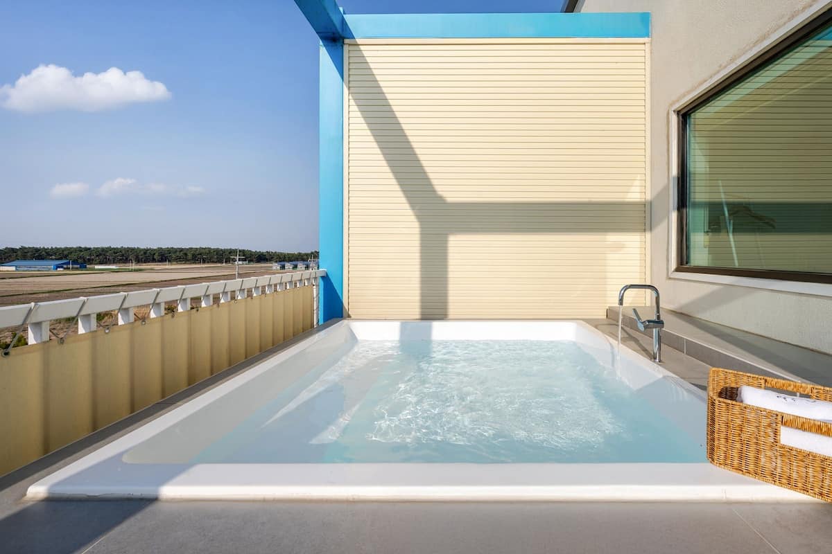 Basic Room, 1 Bedroom (Stay Shod โ Deluxe 2F-3 (Pool/Random)) | 1 bedroom, free WiFi