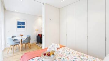 1 dormitorio, tabla de planchar con plancha, wifi gratis y ropa de cama